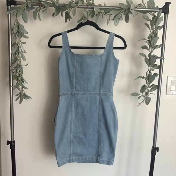 PrettyLittleThing Denim Dress - Picture 3 of 5